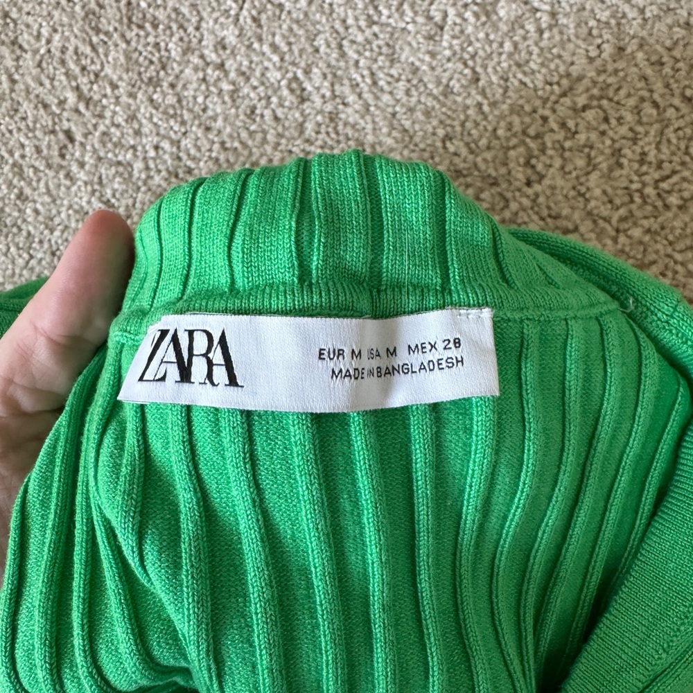 Green Ribbed Sleeveless Top - Picture 3 of 3